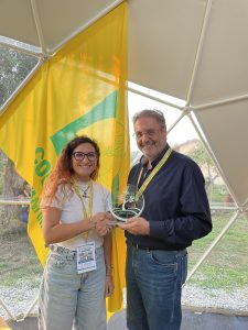 Una giovane premiata con il Direttore Coldiretti Calabria Francesco Cosentini